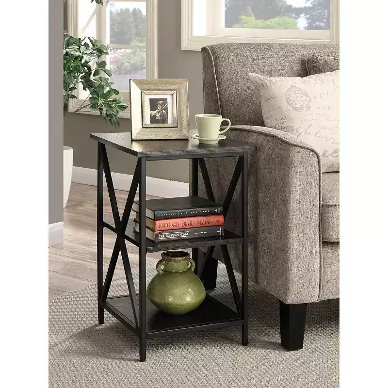Tavolino Belmont in vetro con ripiano, lati in vetro temperato, piano spazioso e ripiano inferiore per libri e accessori