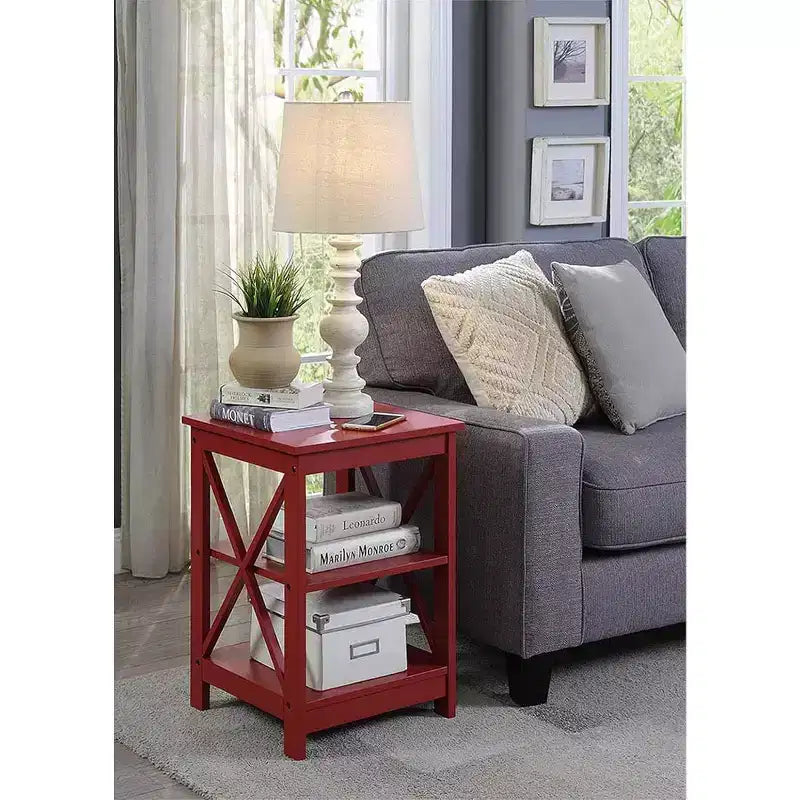 Tavolino Belmont con tre ripiani e lati a X, elegante tavolino d'accento in stile transizionale con vani a giorno per soggiorno o camera da letto