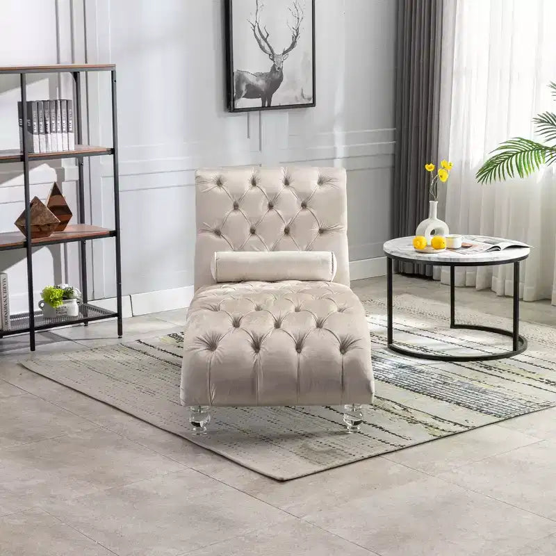 Lussuosa chaise longue con bottoni in velluto e piedini trasparenti, comoda poltrona imbottita per camera da letto, soggiorno, ufficio