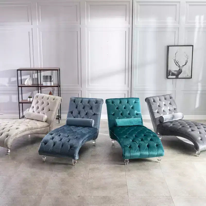 Lussuosa chaise longue con bottoni in velluto e piedini trasparenti, comoda poltrona imbottita per camera da letto, soggiorno, ufficio