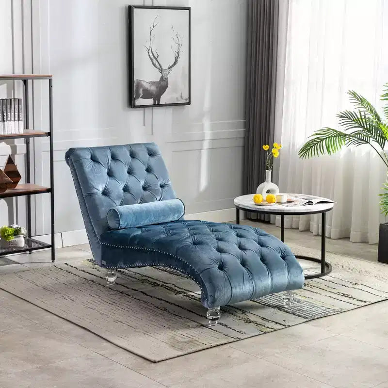 Lussuosa chaise longue con bottoni in velluto e piedini trasparenti, comoda poltrona imbottita per camera da letto, soggiorno, ufficio